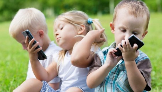 5 dicas para utilizar smartphones e tablets sem causar dor-Dr-David-Nordon-Ortopedista-Infantil